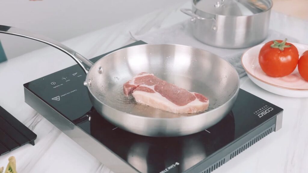 Why Triply Steel Cookware Reduces Food Sticking?