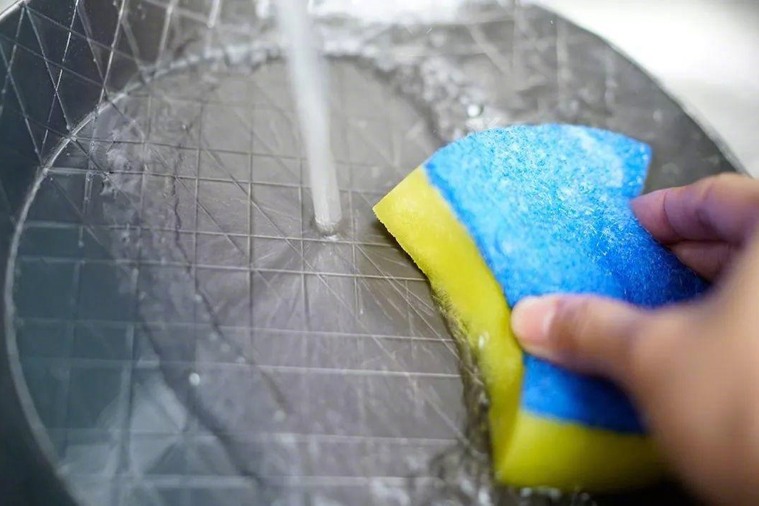 How do I perform routine maintenance on my triple steel cookware?缩略图